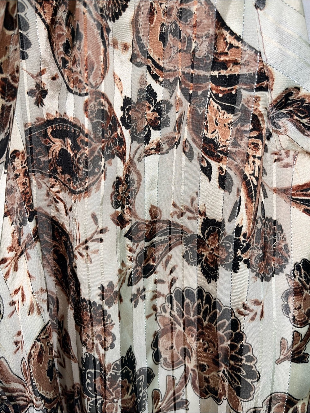Vince Camuto Beige Floral Paisley Metallic Blouse Smocked Cuff M - Picture 5 of 6